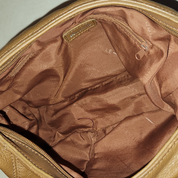 Aurielle leather shoulder bag in good pre-owned condition - Picture 4 of 11